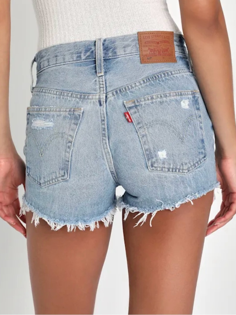 Levi’s woman’s High-Rise Distressed Denim Shorts - Light wash size 29